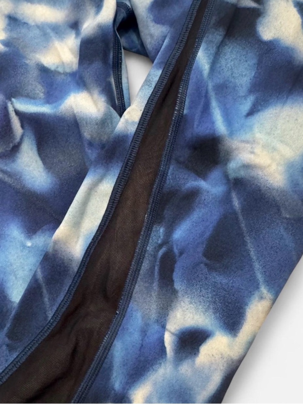 Lululemon Blue Abstract Print Crop Leggings Hidden Pocket Mesh Panels Size 6 - Picture 5 of 8